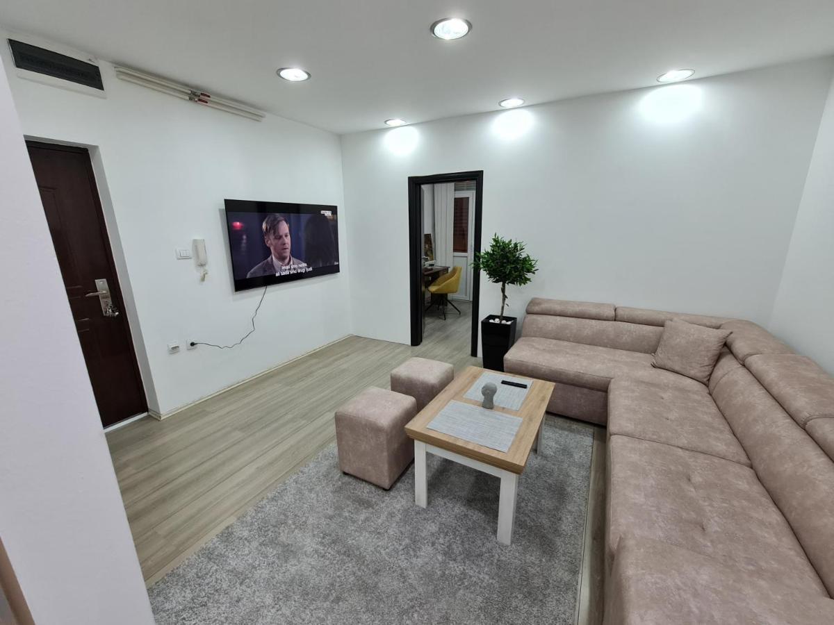 Ferienwohnung Vicente Pedestrian Street Apartman Ni Exterior foto