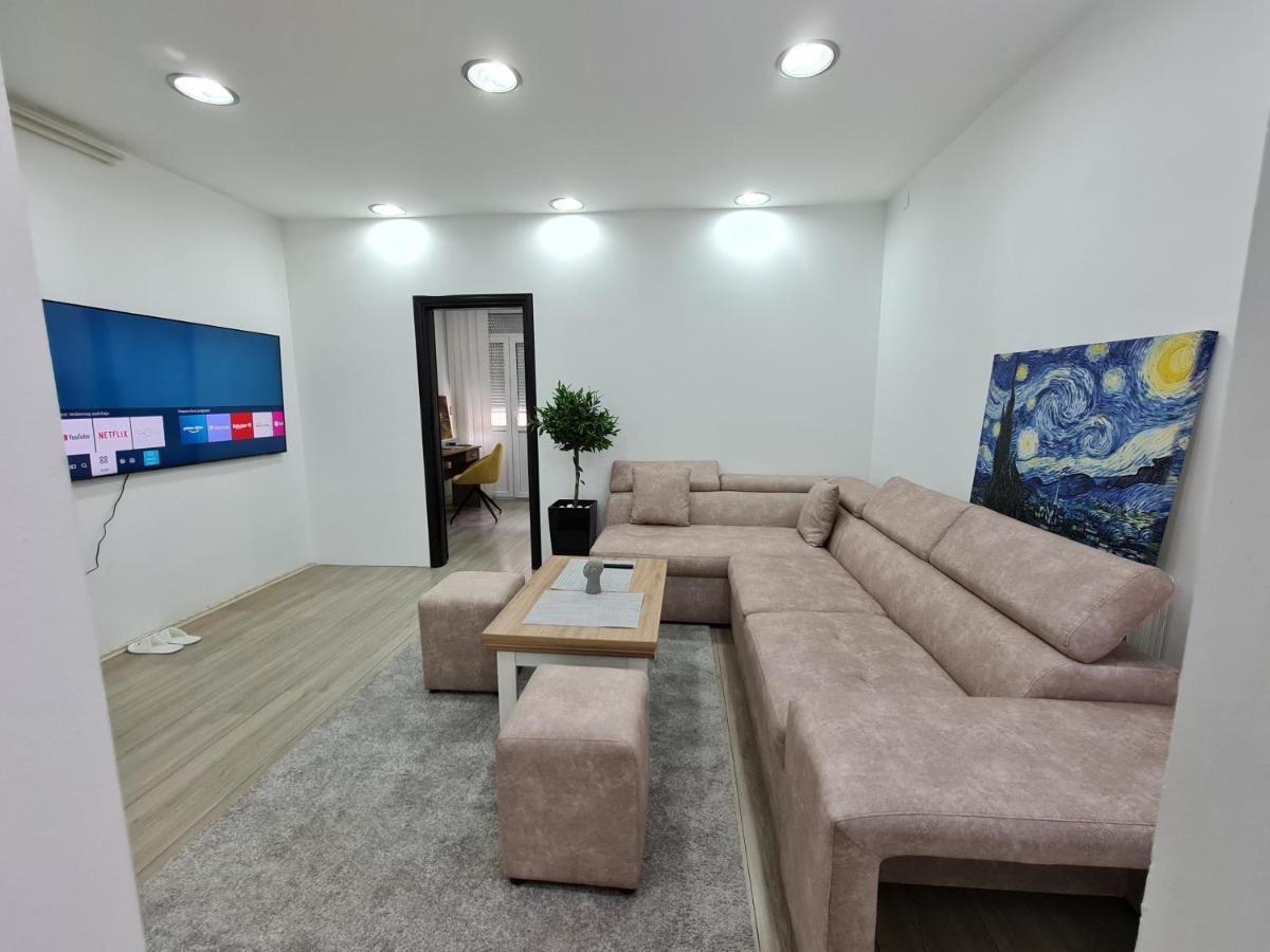 Ferienwohnung Vicente Pedestrian Street Apartman Ni Exterior foto