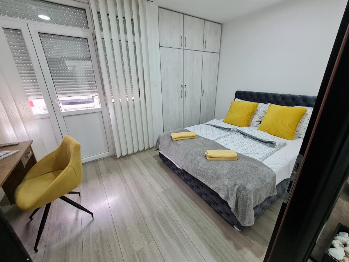 Ferienwohnung Vicente Pedestrian Street Apartman Ni Exterior foto